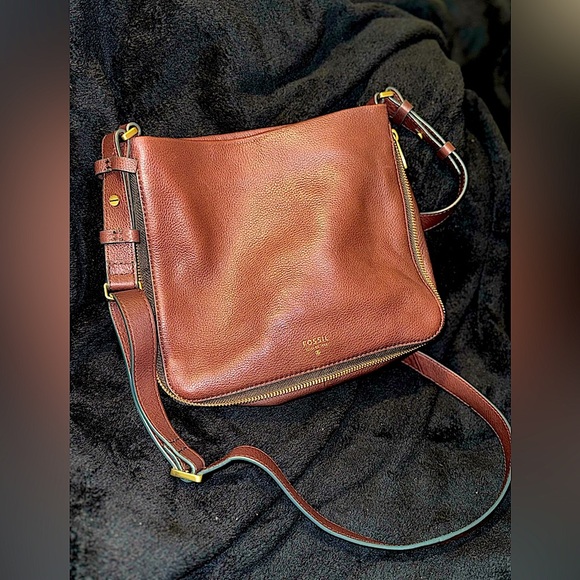 FossilL leather crossbody bag! Preloved - Picture 1 of 15